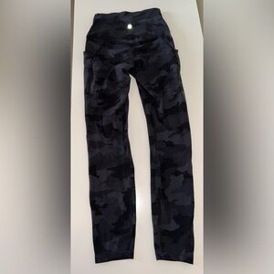 Lululemon size 4 Align High-rise camo pant with pockets 25”